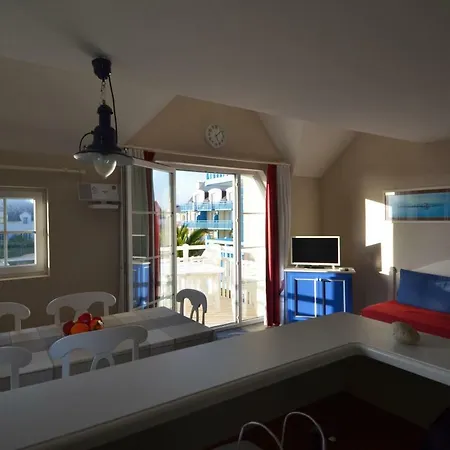 A L Ocean - Grand T4 Vue Grand Balcon Confort - Wifi Et Parking Gratuits - Piscine A Environ 25 M - Centre Ville, Tous Commerces, Marche, Et Port A 10 Minutes A Pied En Longeant La Guilvinec