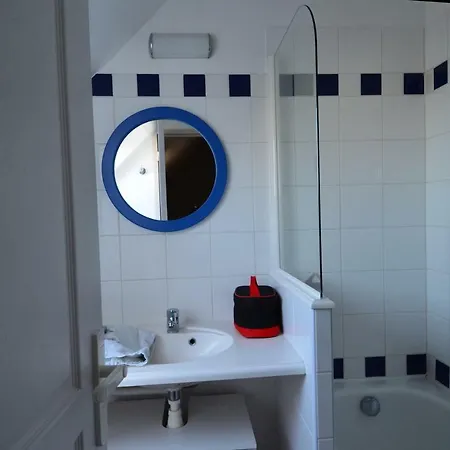 A L Ocean - Grand T4 Vue Grand Balcon Confort - Wifi Et Parking Gratuits - Piscine A Environ 25 M - Centre Ville, Tous Commerces, Marche, Et Port A 10 Minutes A Pied En Longeant La * Guilvinec